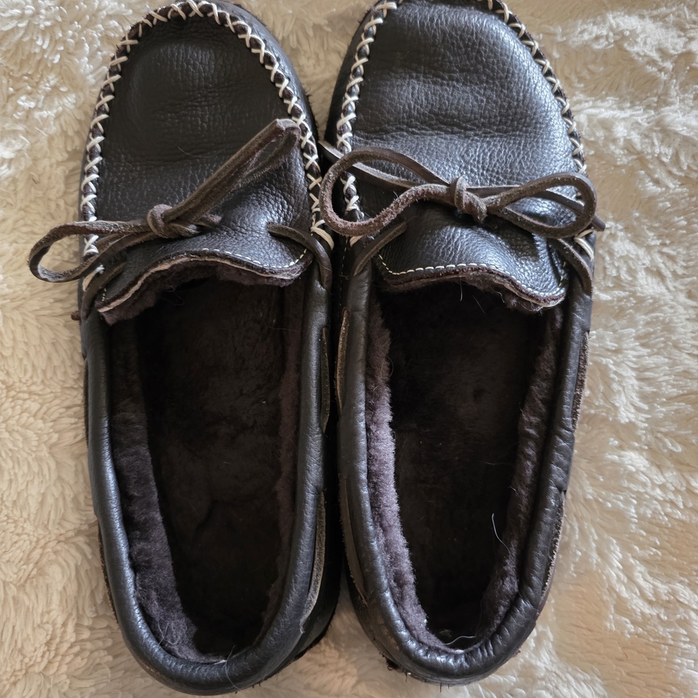 Orvis Dark Brown Leather Moccasin Slippers with Bow
